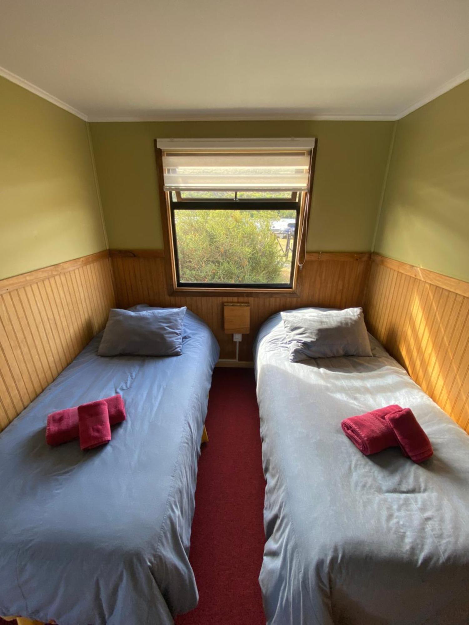 Cabanas Lago Tyndall Torres del Paine National Park Exterior photo